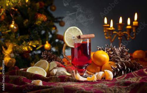 Mulled wine with spices .