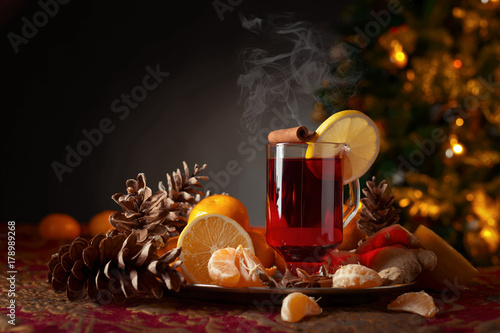 Mulled wine with spices .