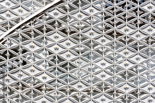 Zdjęcie XXL Abstrakt zamknięty nowożytny zewnętrzny architektoniczny metal ściany wzoru tło.