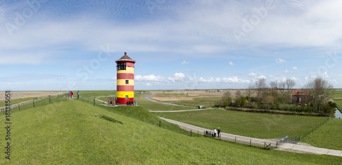 Zdjęcie XXL Niemcy, Dolna Saksonia, Ostfriesland, Krummhörn, latarnia morska w Pilsum. Znany również z filmu z komikiem Otto Waalkes.