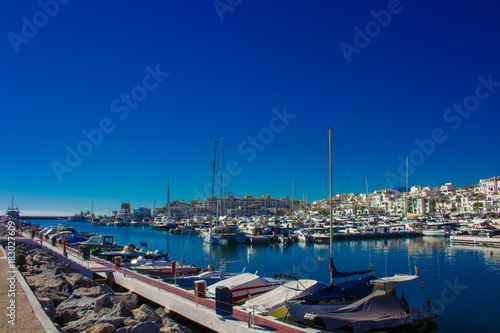 Plakat Port. Port Puerto Banus, Marbella, Costa del Sol, Andaluzja, Hiszpania. Zdjęcie wykonane - 21 listopada 2017 r.