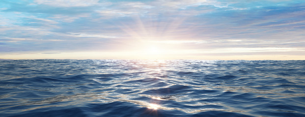 Wasserwellen im Meer bei Sonnenuntergang