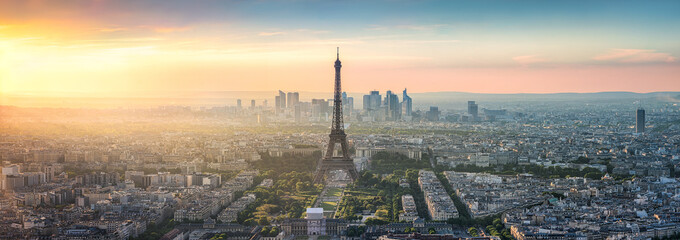 Paris Skyline Panorama bei Sonnenuntergang mit Eiffelturm