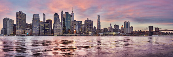 Purple sunset over the Manhattan skyline, New York City, USA.