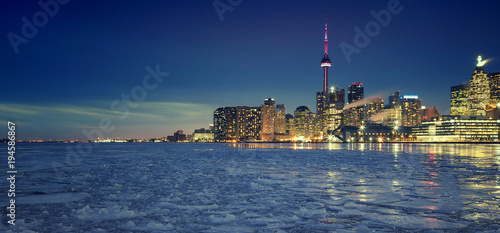 Zdjęcie XXL Toronto's Winter skyline, widok z Cherry Street, Toronto, Ontario, Kanada.