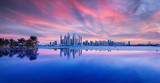 Wunderschöner Sonnenuntergang über das Zentrum Dubais. Fotografiert von