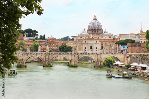 Zdjęcie XXL Ponte Sant 'Angelo z St Peter bazyliką w tle przez Tiber rzekę w Rzym, Włochy