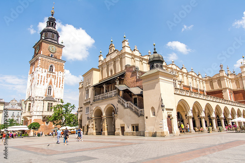Foto obraz na płótnie canvas jednoczęściowy - Dawny ratusz i sukiennice (sukiennice) w krakowie (polska)