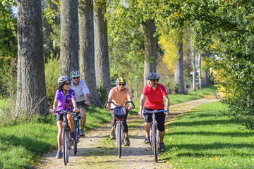 gemeinsam einen Ausflug mit dem Fahrrad machen