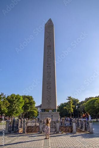Zdjęcie XXL Obelisk Teodozjusza lub egipskiego obelisku w starożytnym Hipodromie w pobliżu Sultanahmet, Błękitny Meczet w Stambule, Turcja