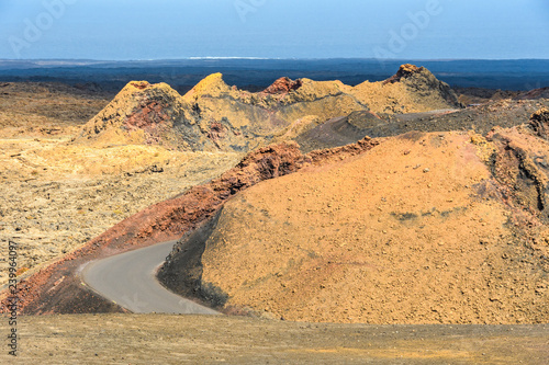 Plakat Kolorowy powulkaniczny rożek w Timanfaya parku narodowym, Lanzarote, Hiszpania