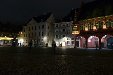 Münsterplatz in Freiburg am Abend