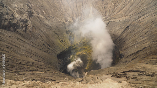 Plakat Halny Bromo wulkanu aktywny krater w Wschodnim Jawa, Indonezja. Krater wulkanu Góra Gunung Bromo to czynny wulkan, Park Narodowy Tengger Semeru.