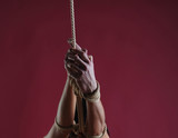 frau hände in bondage