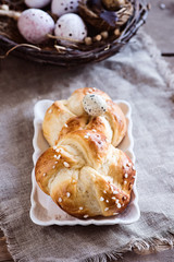 Kleiner Hefekranz für Ostern - Osterfrühstück und hübsche Dekoration zu Ostern