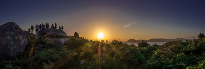 Puesta de sol sobre Monte Louro desde Porto do Son.