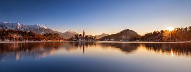 Sonnenaufgang am Lake Bled