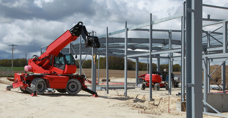 Ossature métallique d'un batiment en construction