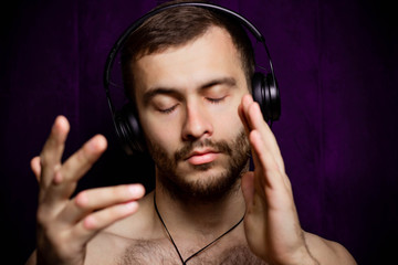 bristle guy listening to music