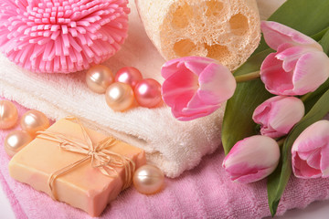 Various bath accessories and tulips