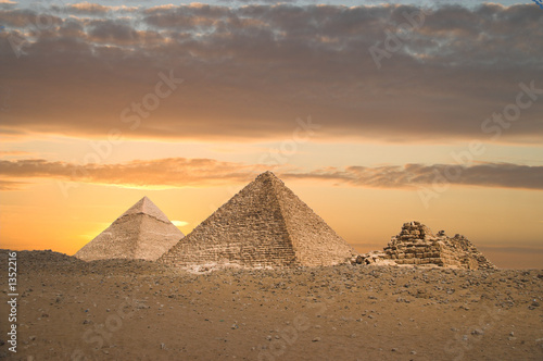 Lacobel ancient pyramids