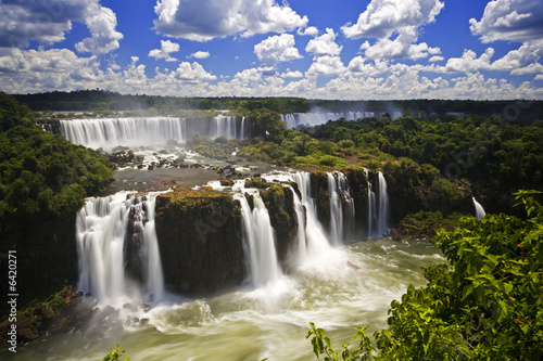 iguassu-falls-to-najwieksza-seria-wodospadow-na-swiecie