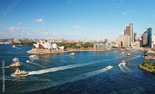 Fototapeta Sydney opera house with ferrys in foregournd