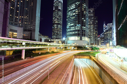 ruch-przez-centrum-w-hongkongu