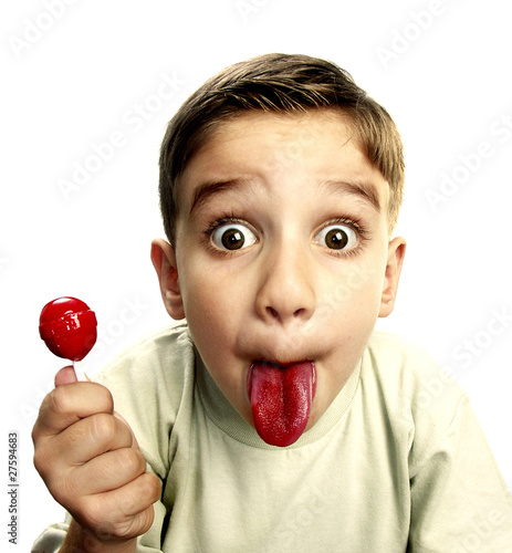 IMAGEN NINO COMIENDO GOLOSINA imagen nino comiendo golosina: