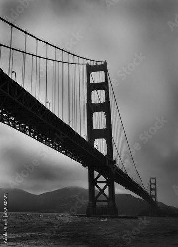 golden-gate-bridge-czarno-bialy