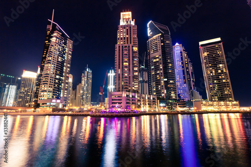 panorama-mariny-w-dubaju-noca