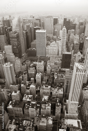 nowy-jork-manhattan-linii-horyzontu-widok-z-lotu-ptaka-czarny-i-bialy