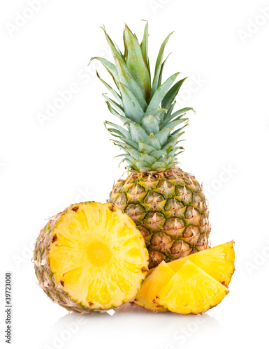 pineapple with slices © Viktar Malyshchyts