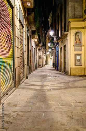 scena-nocna-w-dzielnicy-gotyckiej-barcelona-hiszpania
