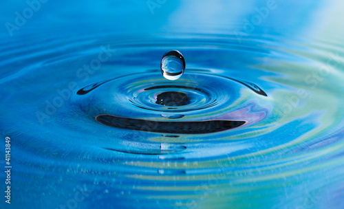 Drop of pure fresh water falls in water © Kuruan