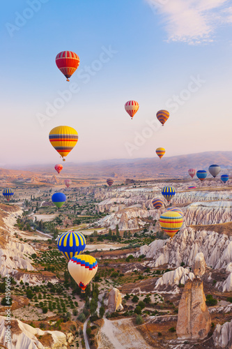 gorace-powietrze-balon-lata-nad-cappadocia-turcja