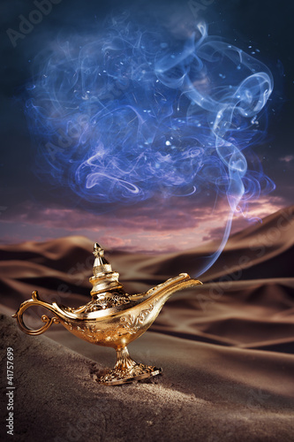 magiczna-lampa-aladdin-39-s-genie-na-pustyni