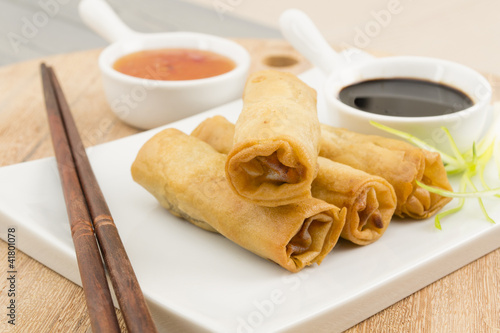 Plakát, Obraz Jarní Rolls - Smažené kachna jarní závitky, sója a sladkou chilli omáčkou