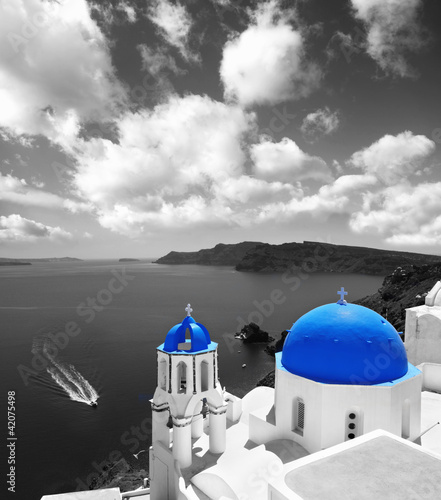 santorini-z-tradycyjnym-kosciol-w-oia-grecja