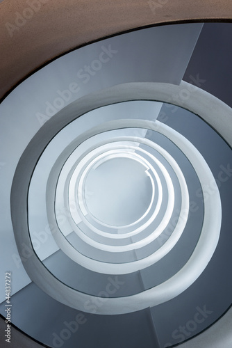 nowoczesne-spiralne-schody