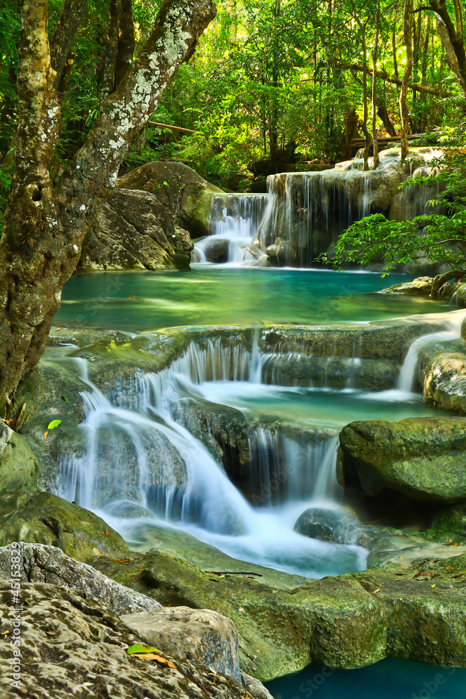erawan-wasserfall-in-kanchanaburi-thailand