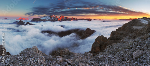 halna-panorama-w-wlochy-dolomitach-lodowiec-marm