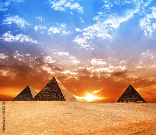 Lacobel Egypt pyramid