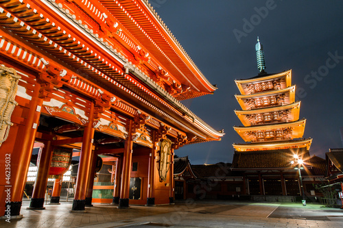 Fototapeta Kaminarimon or "Thunder Gate" in Sensoji Temple