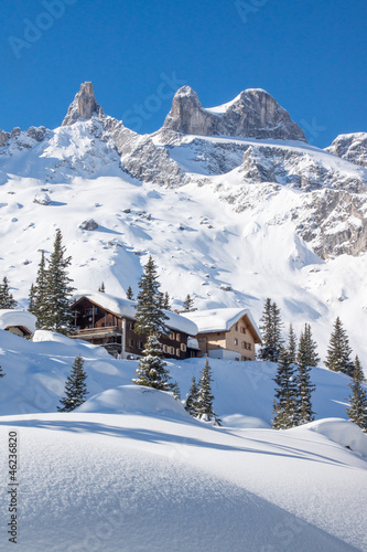 Fototapeta Winterurlaub in den Alpen