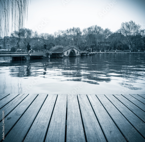 zachodnia-sceneria-jeziora-w-hangzhou