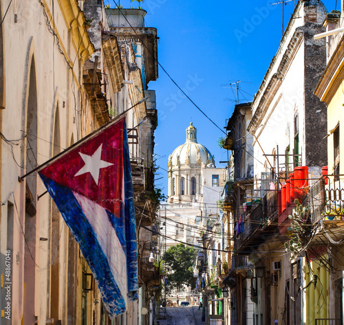 Fototapeta Karibik Kuba mit Nationalflagge und Capitol Ansicht