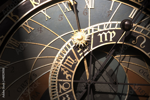 stary-zegar-astronomiczny-w-pradze-czechy