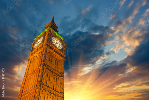 londyn-wspanialy-widok-na-gore-wiezy-big-ben-i
