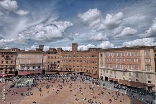 cudowny-widok-z-lotu-ptaka-piazza-del-campo-siena